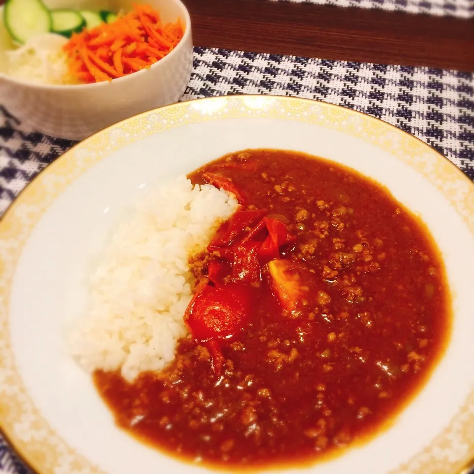 Snapdishの料理写真:トマトカレー🍛🍅と無限ニンジン|🍎ゆかりんご🍎さん