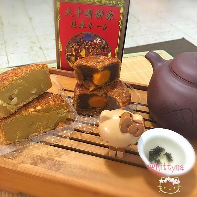 💚 Greenbean lotus & traditional salted yolk lotus moon cake🍘|🎀Kittyna🌸さん