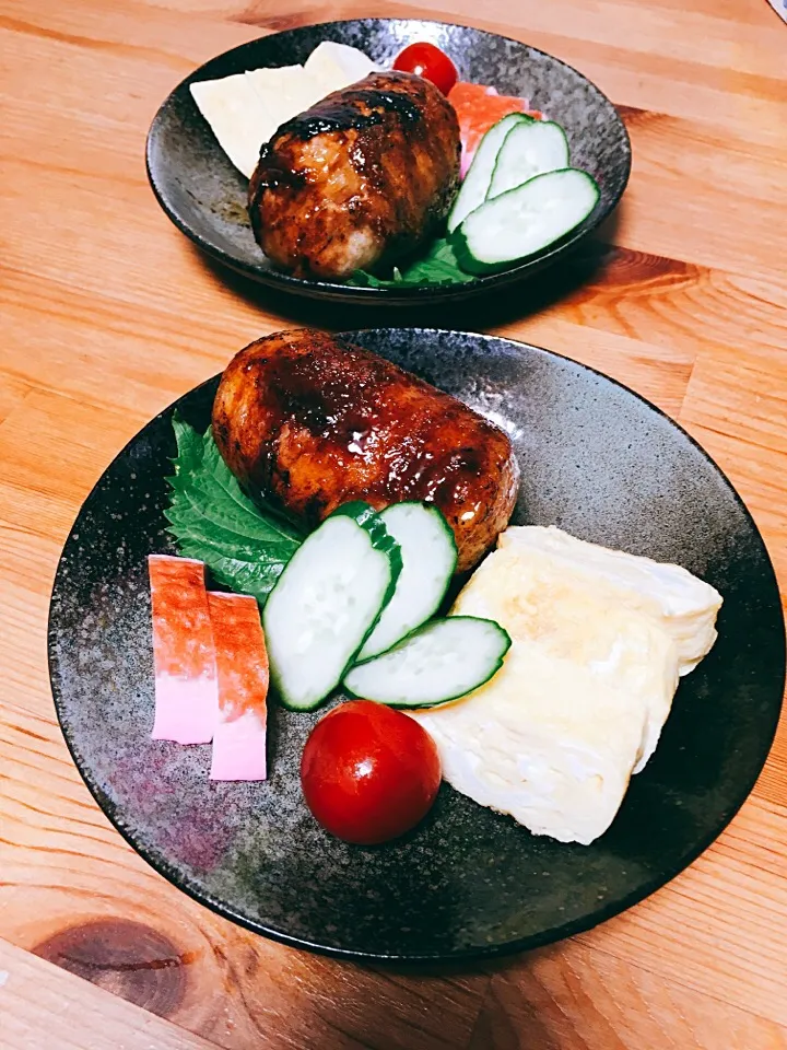 Snapdishの料理写真:お昼は豚肉巻きおにぎり(✲✪‿✪)ﾉ
食べて🎶|るりさん