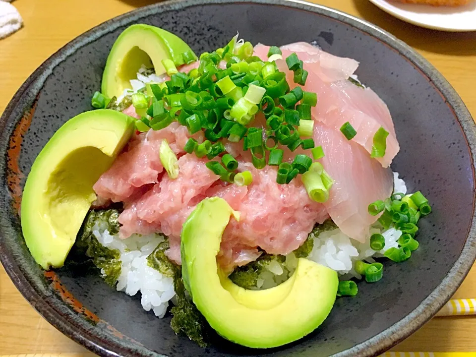 ネギ鮪アボカド丼|友美さん