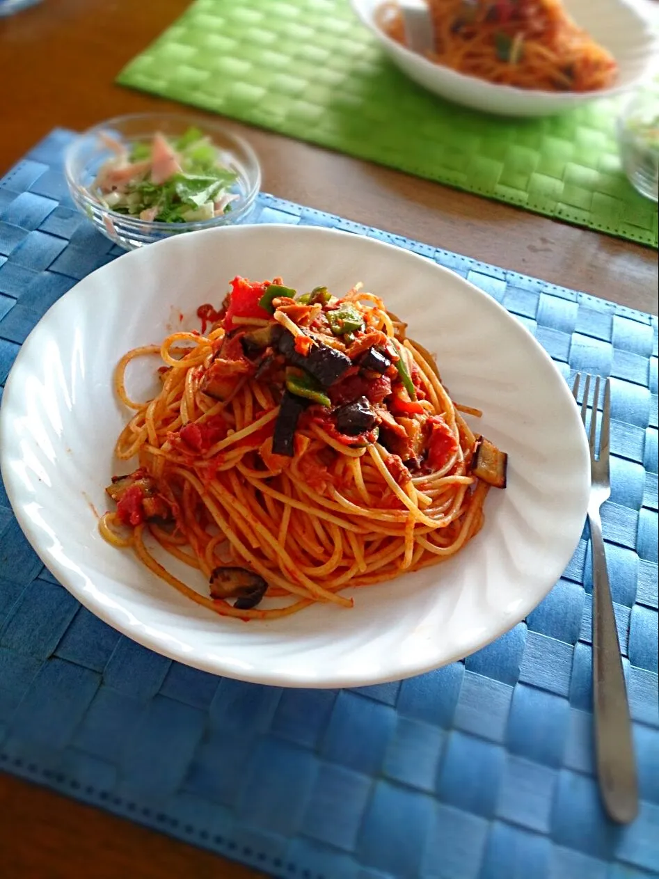 Snapdishの料理写真:茄子とツナのトマトソーススパゲッティ|Reikoさん