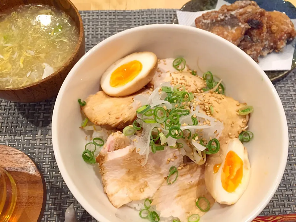 鳥チャーシュー丼、卵スープ|のぴさん