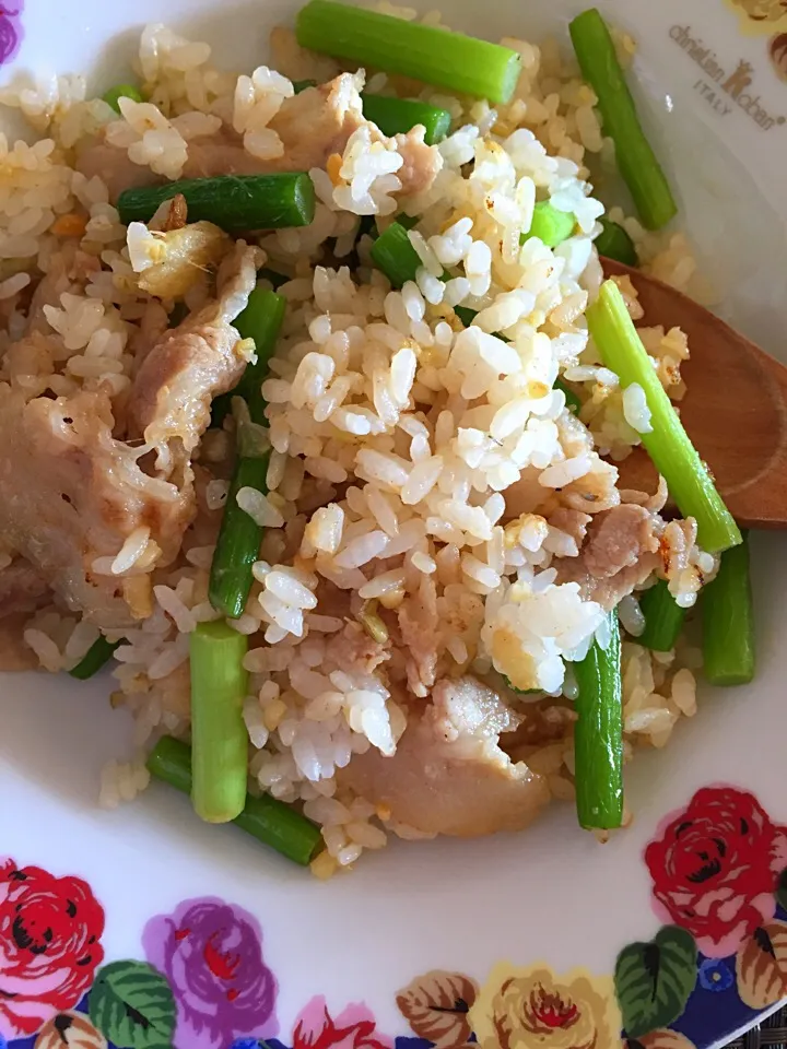 Snapdishの料理写真:豚バラとニンニクの芽のチャーハン！|Tina Tomoko😋さん