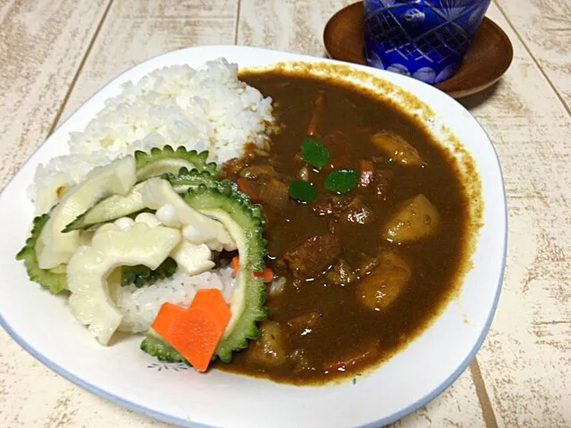 Snapdishの料理写真:今日の男飯(⌒-⌒; )超手抜きメニュー♫
たっぷり煮込みカレー♫解凍|ひーちゃんさん