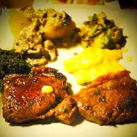 Homemade sirloin steak mushroom cream sauced potatoes|莊築君さん