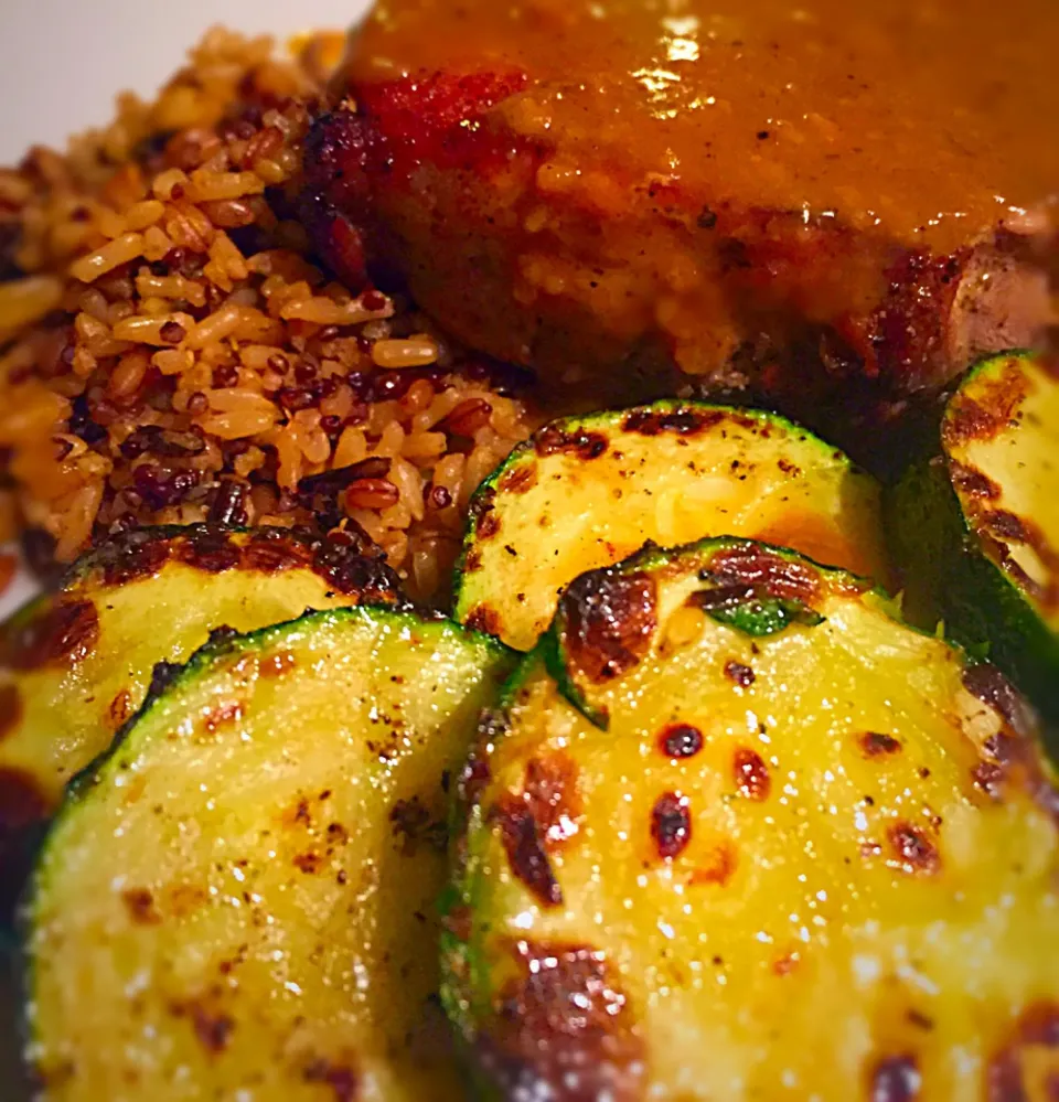 Pork chops w/ bourbon gravy, sautéed zucchini & farro w/ quinoa & rice #fallisintheair #pork #bourbon|Liesel Ryanさん