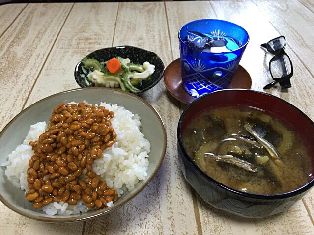 今日の男飯(⌒-⌒; )朝ごはんバージョン♫ゴーヤとナスの味噌汁andピクルスand納豆♫|ひーちゃんさん