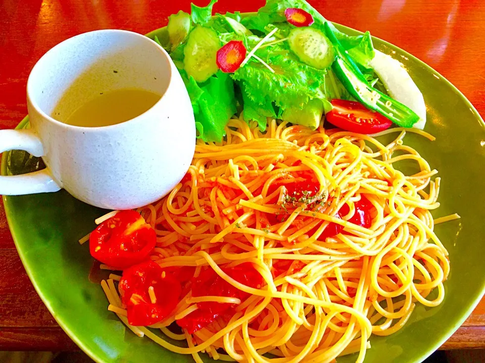 宮古島🌊LUNCH 楽園の果実で完熟🍅トマトのパスタ|KANAさん