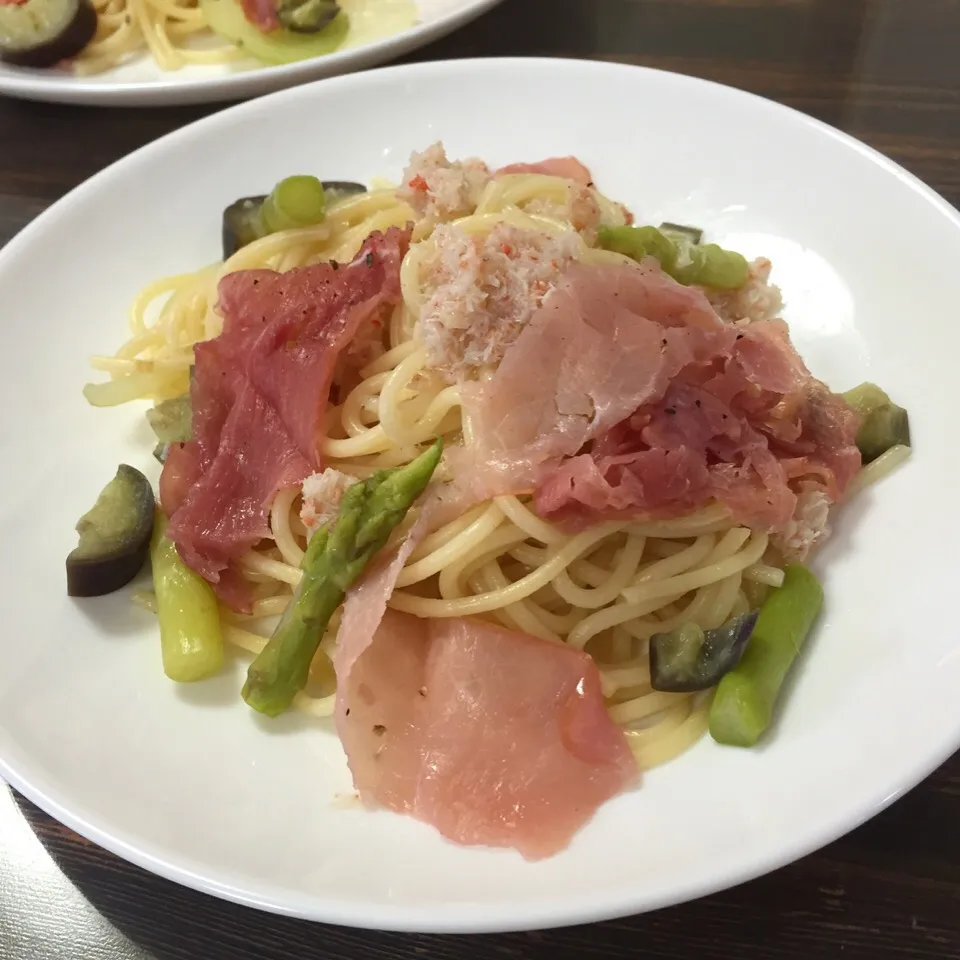 茄子とアスパラのスパゲッチィ〜 on the生ハム|いしくん。（たまご王子🥚🐣🐥🐔）さん