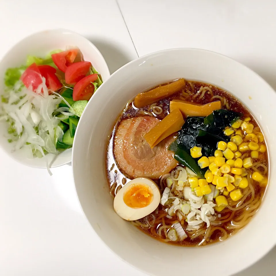 Snapdishの料理写真:おうちラーメンlunch|水野愛日(ミズノマナビ)さん