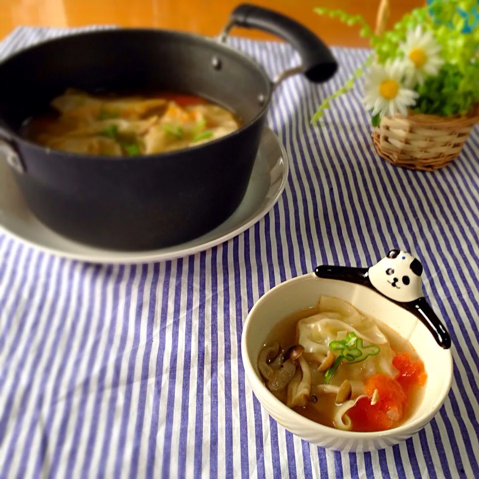 朝ごはんに。ツナのトマトスープ水餃子。さっぱり美味しい。|なほさん