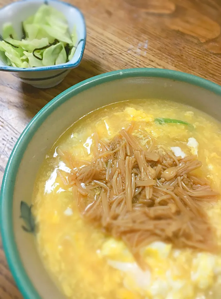 休日の夕飯
・自家製なめ茸のせ かき玉餡掛けうどん
・キャベツの塩昆布和え|akiさん