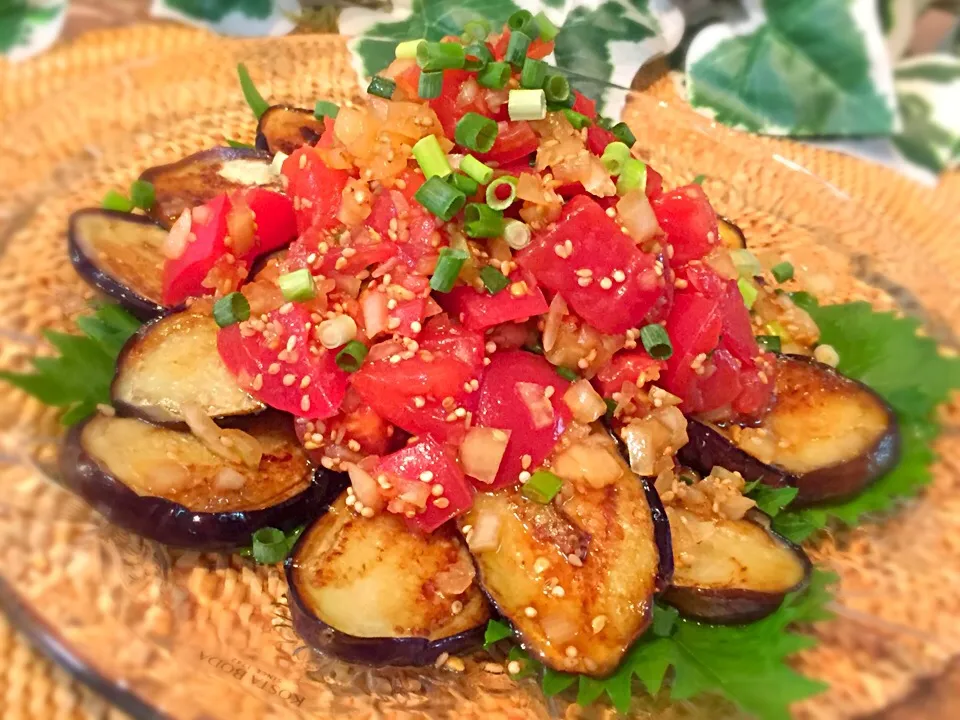 リピリピ♡あいさんの料理 さっぱりトマトダレを焼きナスにON♡|あゆさん