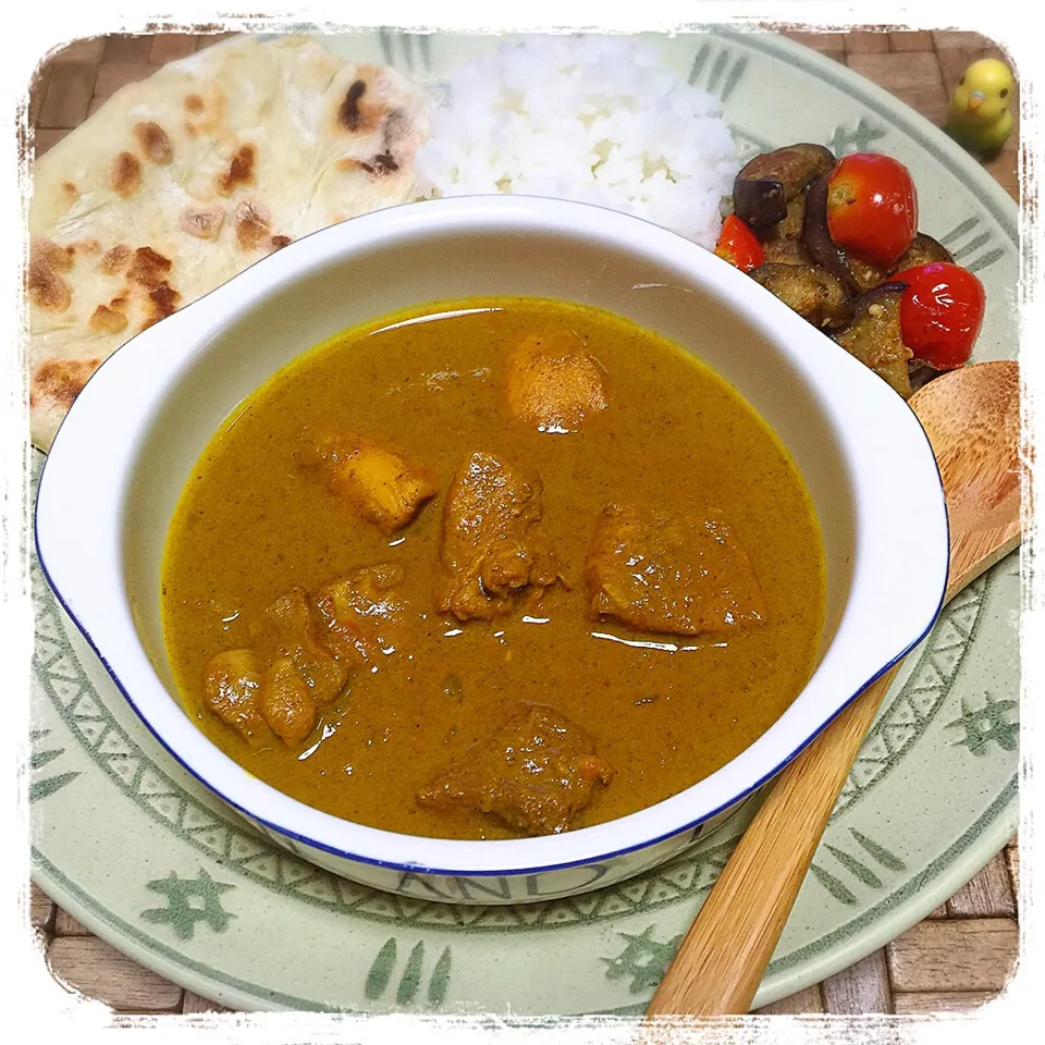 Snapdishの料理写真:インド料理  神戸アールティーさんのレシピ✨ カレー粉で作る☆ココナッツチキンカレー|きいこさん