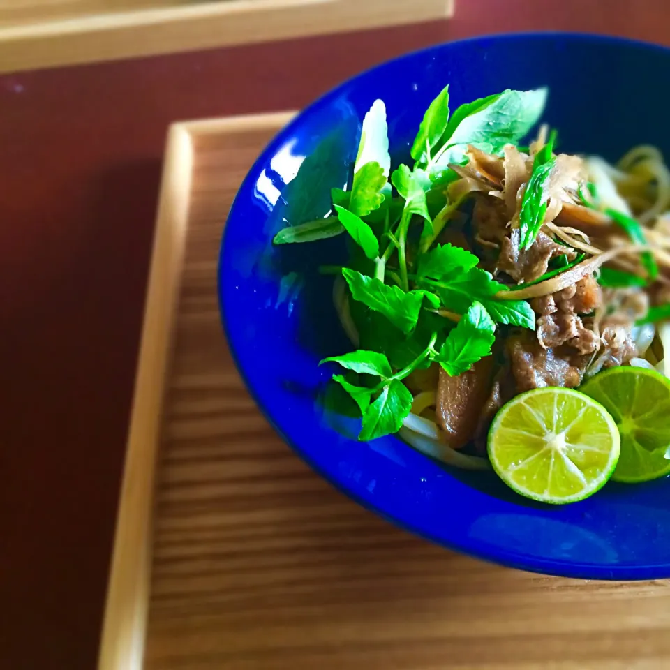 牛肉と牛蒡のしぐれ煮を使ってぶっかけうどん♪|かおり🐰さん