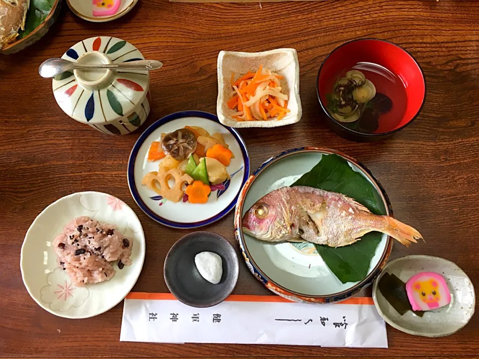 お食い初め👶🍼 赤飯、お吸い物、煮物、鯛塩焼き、紅白なます🍳|めいこさん