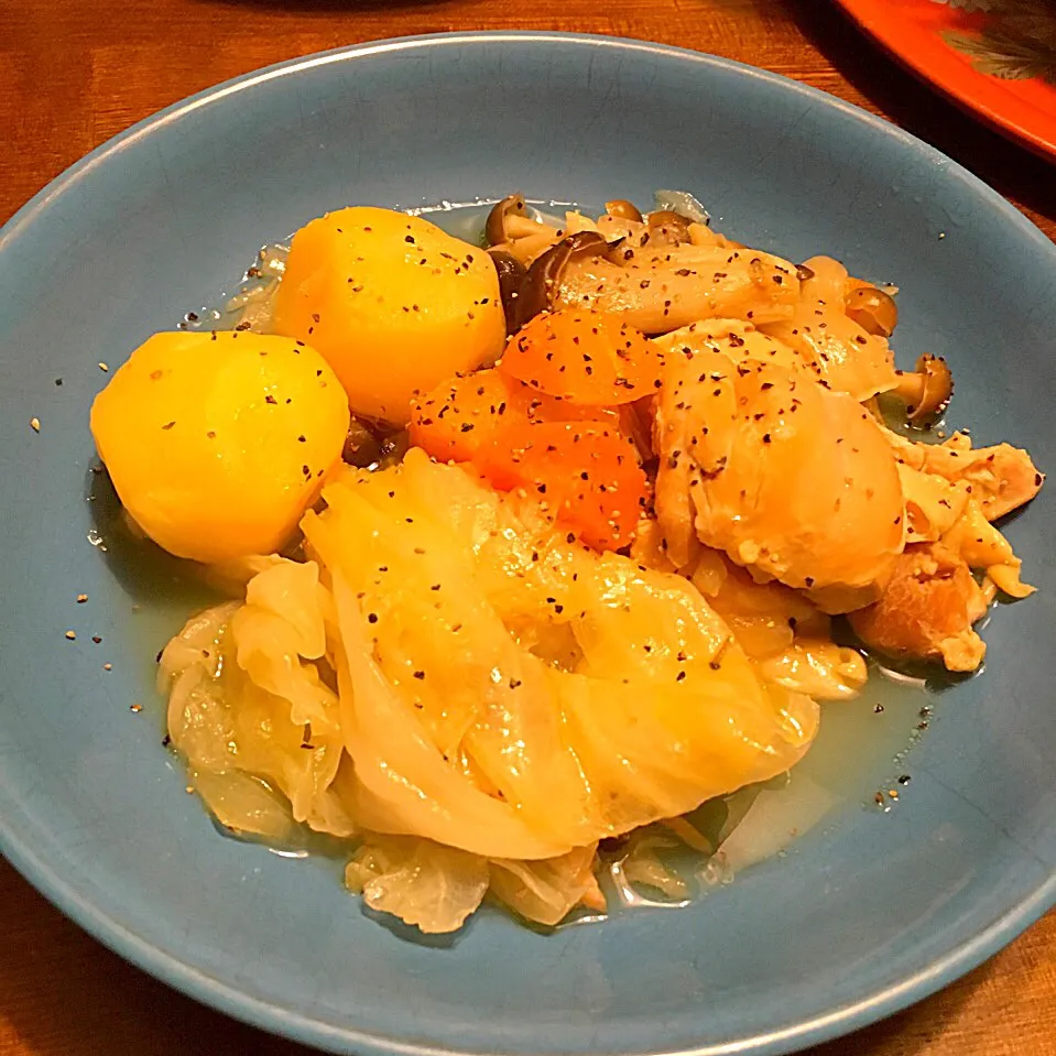 咲きちゃんさんの料理 鶏肉とキャベツの旨塩バター煮|ゆうみん（4人の母ちゃん）さん