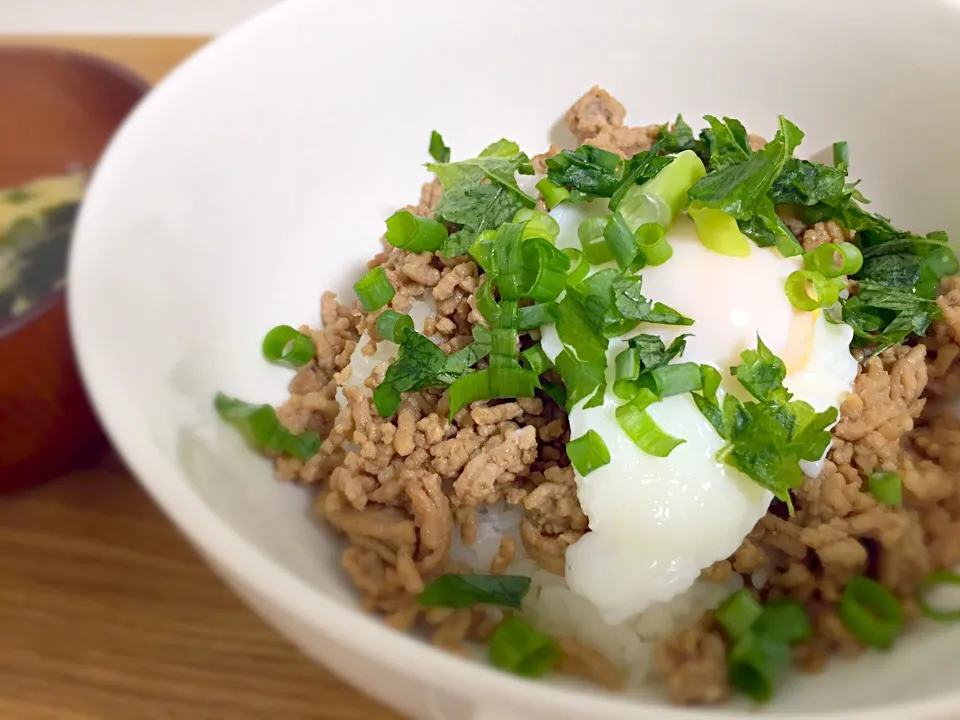 そぼろ丼 🐷|はむたろうさん