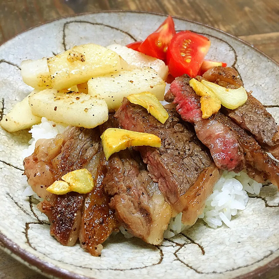 ステーキのせ丼|アッツさん