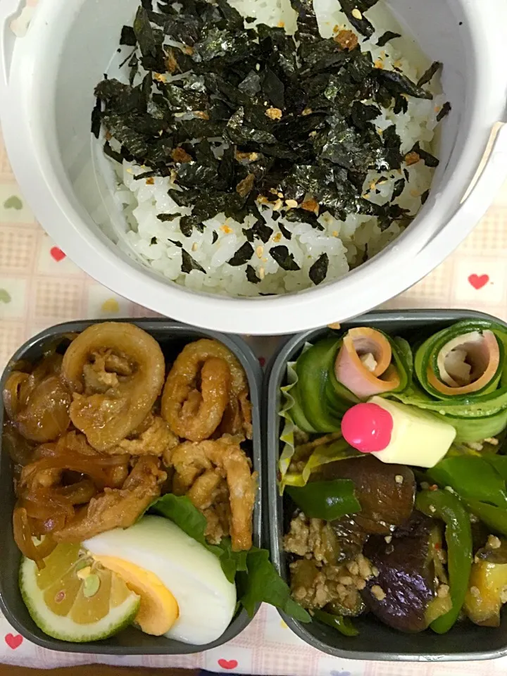 Snapdishの料理写真:9月12日息子弁当
豚生姜焼き
なすピーマン味噌炒め
ゆで卵  きゅうりハムチーズ巻き|オリーブさん