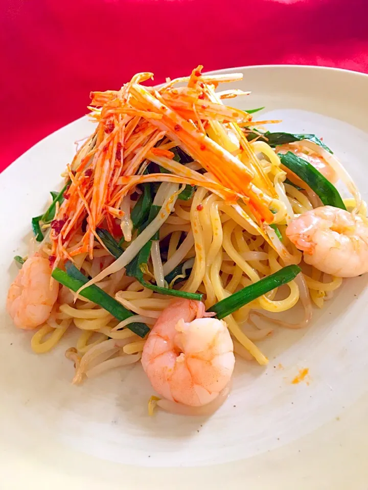 真希ちゃんの 塩麹海老焼きそば🎶リピです😊|まるまさん