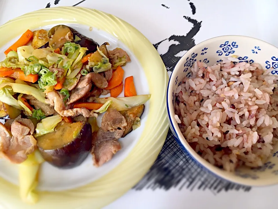 Snapdishの料理写真:豚肉と茄子のポン酢炒め🍆🐷|まつおさん