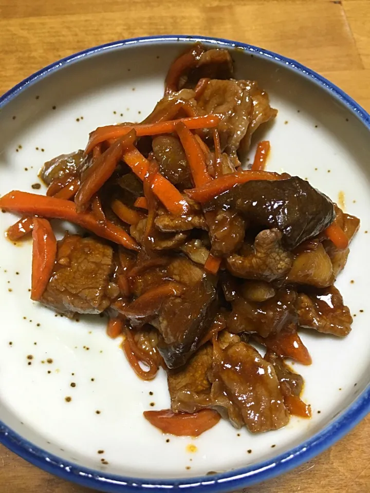 牛肉とにんじん、なすのケチャップ等炒め|マコトさん