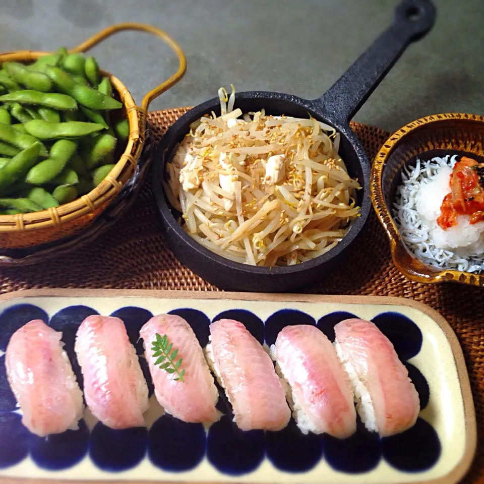 Snapdishの料理写真:アテとシメに寿司の晩ごはん(=ﾟωﾟ)ﾉ|nao子さん