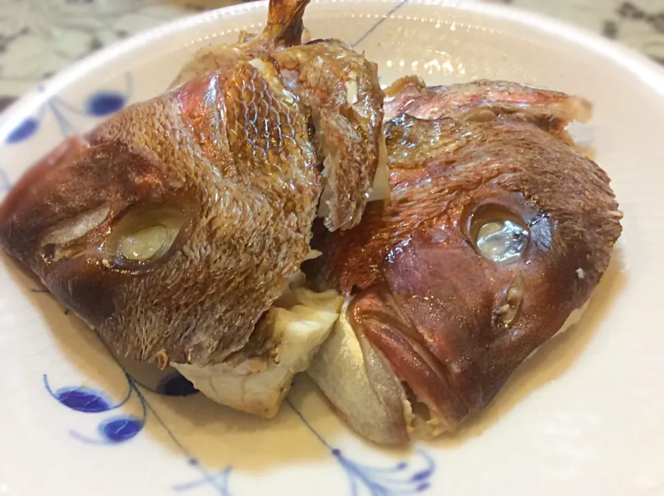 結構、美味しかったわ〜🐟真鯛ちゃんのカブト焼き😋|アライさんさん