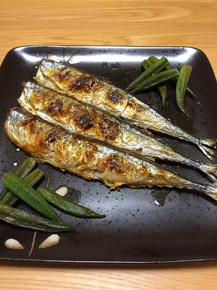 秋刀魚の塩焼き オクラ添え|Makiko Umedaさん