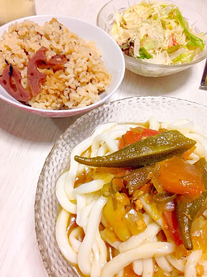 夏野菜の冷やしカレーうどん、蓮根とひじきの炊き込みご飯、カニカマサラダ|あやにん食堂さん