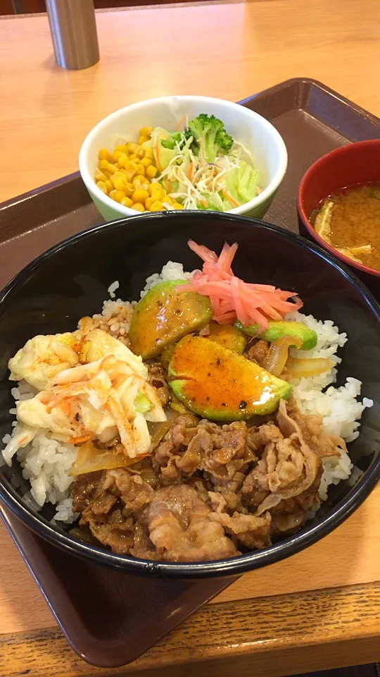 アボカド牛丼  サラダセット|るみおんさん