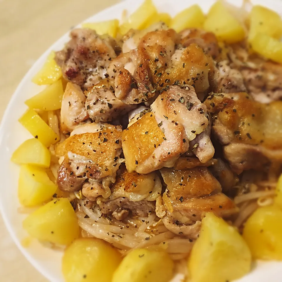 鶏もも肉のソテーじゃがいも添え|うっちーさん