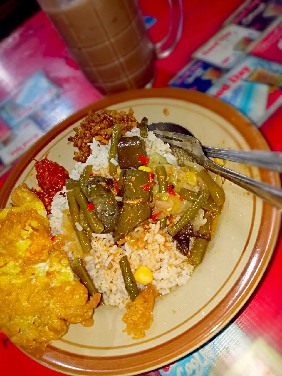 traditional..
Nasi Telor in WARUNG BurJo(Bubur kacang ijo)|Mukho Ayara Berlinaさん