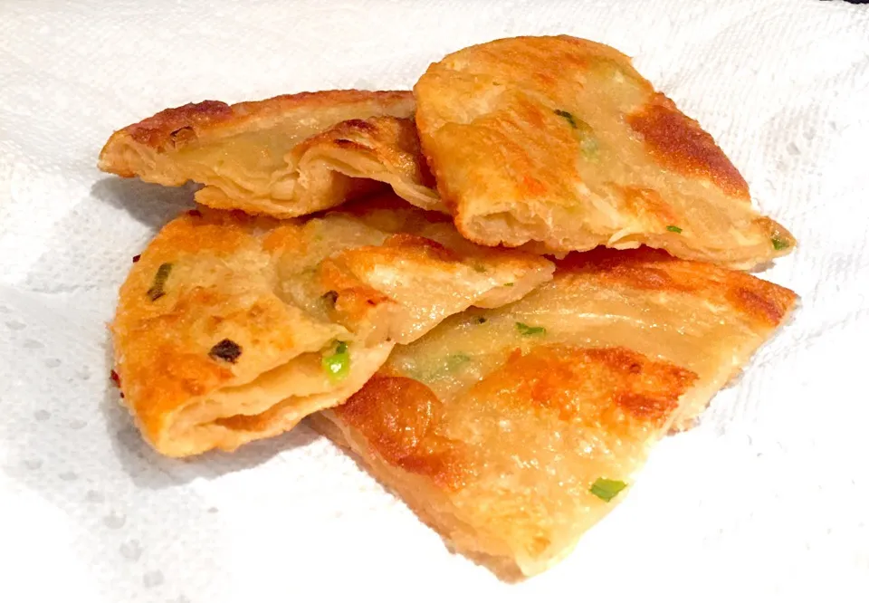 Snapdishの料理写真:flaky pan-fried scallion pancakes|proudaさん