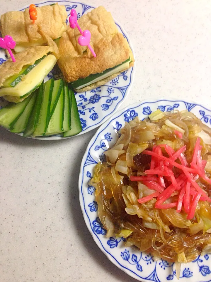 Snapdishの料理写真:焼き油揚げのきゅうり+チーズサンド&ソース焼きそば風春雨|しょう子さん