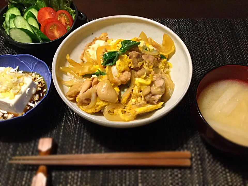 Snapdishの料理写真:鶏肉ゴロゴロ親子丼定食|Jun  Sakamotoさん