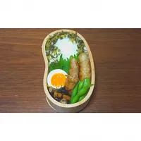 Snapdishの料理写真:豚ロール生姜焼き弁当
メインは豚肉をくるくる巻いた生姜焼き
作り置きの煮玉子とひじきの煮物
冷凍の枝豆|3110さん