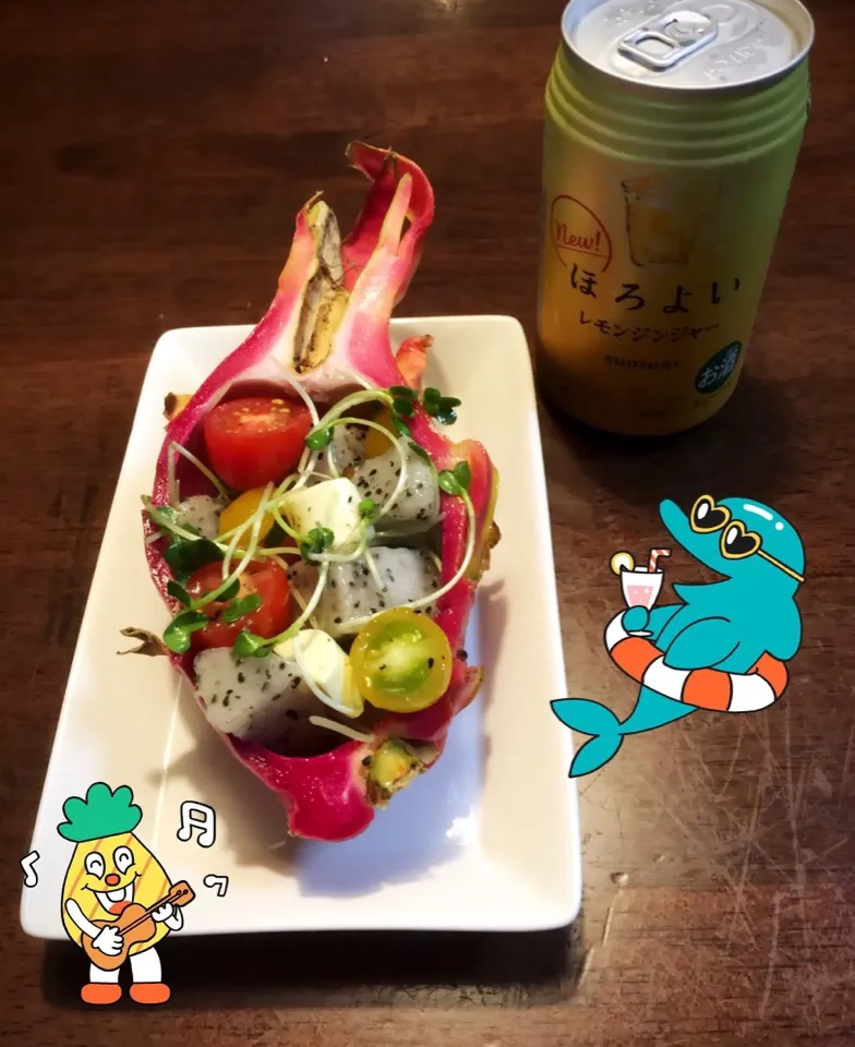 Snapdishの料理写真:ドラゴンフルーツとプチトマトのサラダ🍻|Etsukoさん