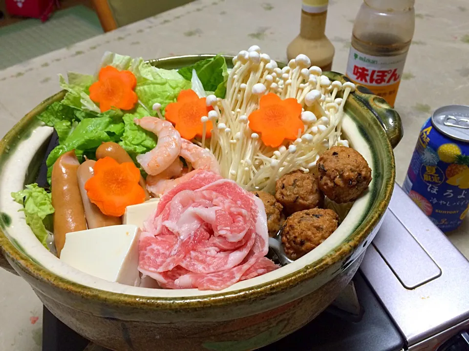 蒸し暑いけどクーラーの中で水炊き鍋😊|makoさん