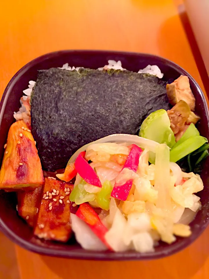 Snapdishの料理写真:パパお弁当🍱  小エビと炒め野菜のあんかけ  大学芋  エンドウ豆の煮物  茄子と胡瓜と小松菜の漬物  海苔おかか|ch＊K*∀o(^^*)♪さん