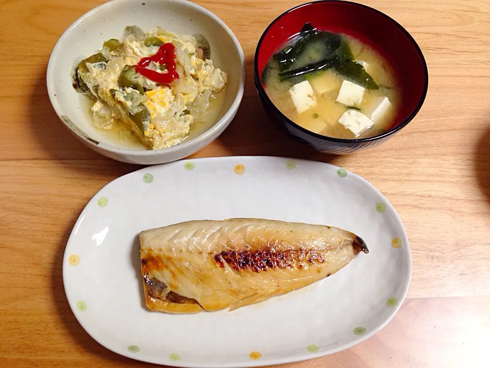 鯖のみりん干し⭐️キャベツとピーマンの卵とじ⭐️豆腐のお味噌汁|ほなさん