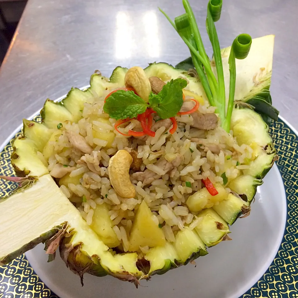 Snapdishの料理写真:ข้าวผัดสัปปะรด อาหารของประเทศอินโดนีเชีย 🍍|ooвєνєさん