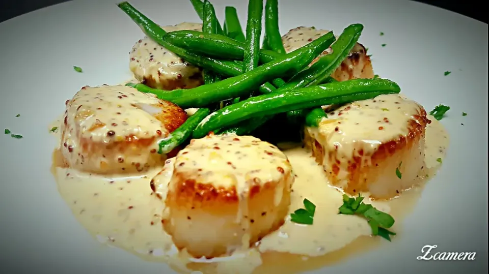 seared scallops with a whole grain mustard roasted garlic cream sauce...|chef Charlesさん