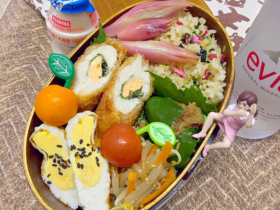 Snapdishの料理写真:玄米ご飯&ささみ大葉チーズ柿の種衣フライ&ツナとピーマンの甘辛炒め&半月焼き&もやしと人参のナムル&甘酢ミョウガ&プチトマトのダーリンお弁当♪|桃実さん