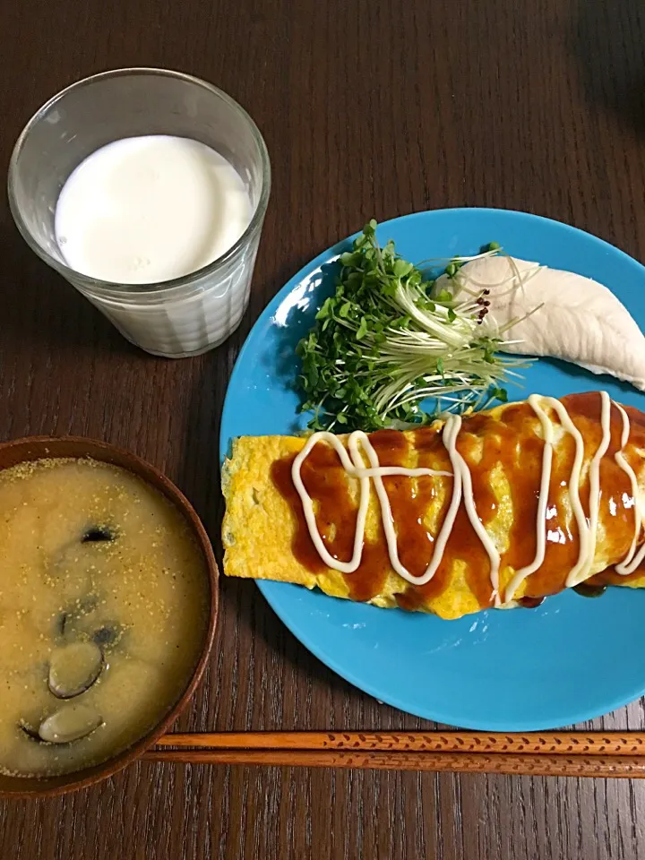 9月14日朝ごはん キャベツのオムレツ ささみ スプラウト しじみのお味噌汁山椒風味 牛乳|やすこさん