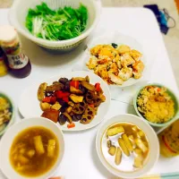 Snapdishの料理写真:胃袋掴む作戦#煮物#しめじと舞茸の炊き込み御飯#ささみ大葉チーズフライ#舞茸と油揚げお味噌汁#水菜サラダ|さえちこさん