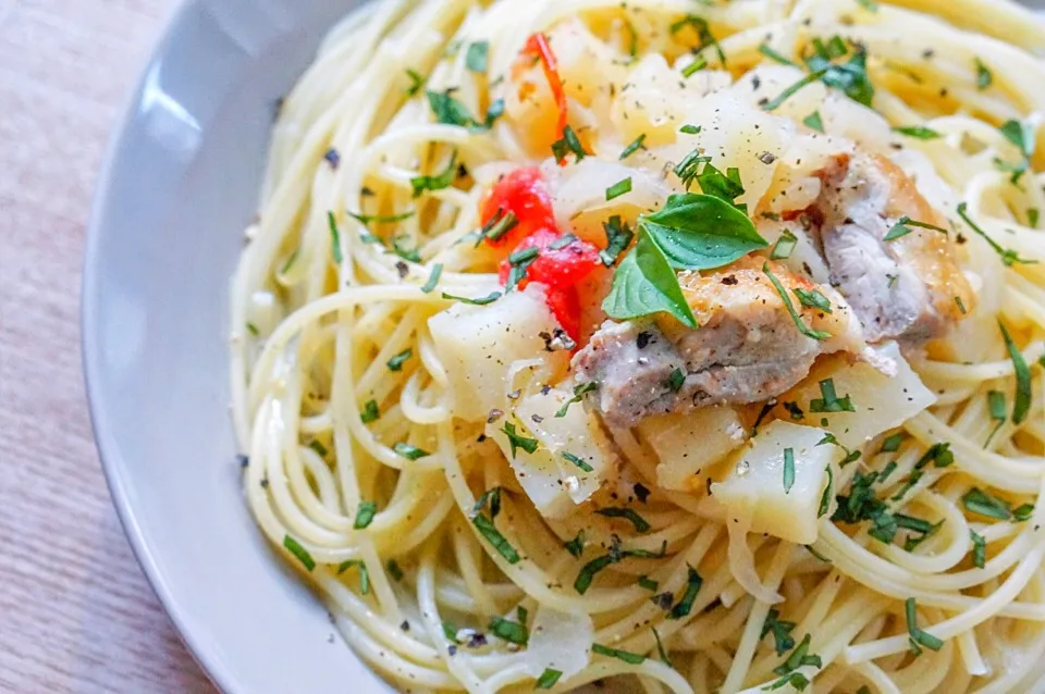 じゃが芋と鶏の香草パスタ 白ワイン仕立て|savaoさん