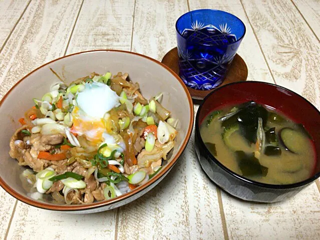 今日の男飯(⌒-⌒; )焼き肉丼with温玉and味噌汁♫|ひーちゃんさん