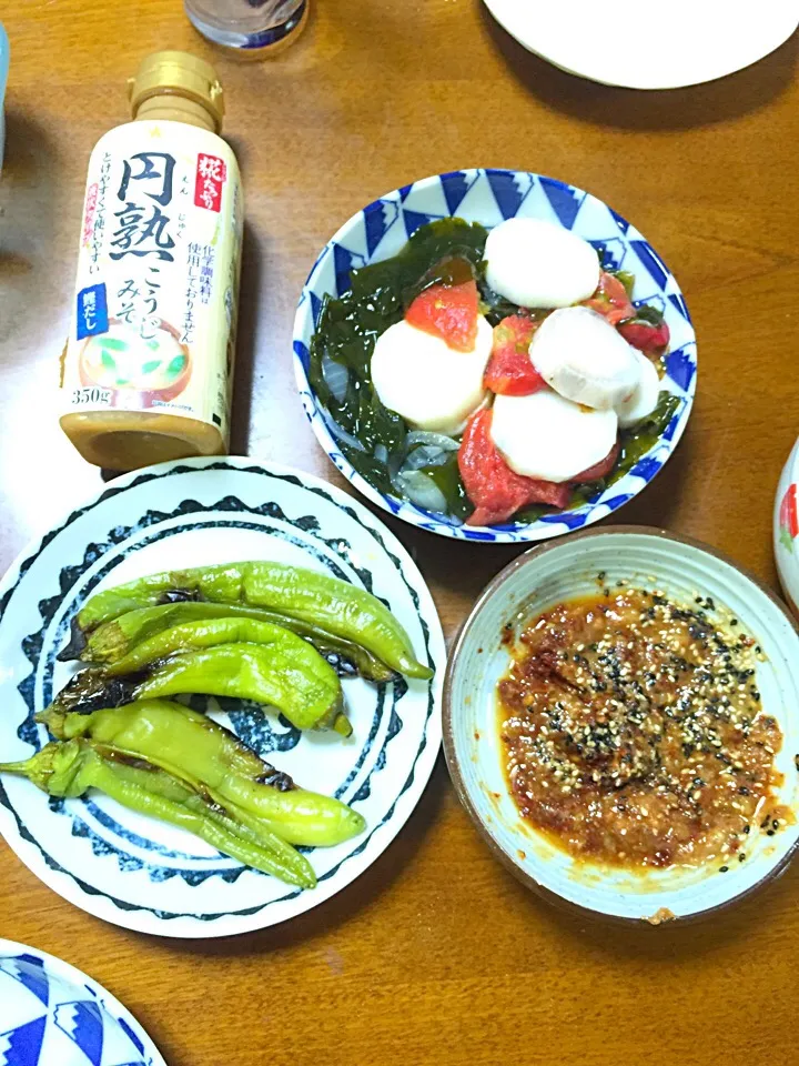 いつもは日本酒などで、のばす必要がある、我が家のつけ味噌ですが、これは液体タイプで使いやすく、万願寺とうがらしを焼いたものにつけて食べました。|角田　恭子さん